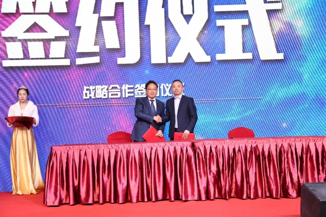 联邦尚品道总经理杨彦光与克力宝中国区总裁杜博士签订战略协议